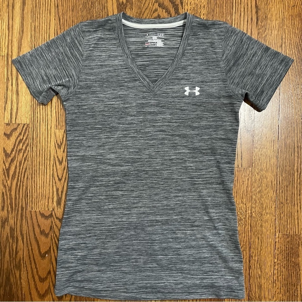 **4/$12** Under Armour Heat Gear V Neck‎ Short Sleeve Athletic Tee Size Small